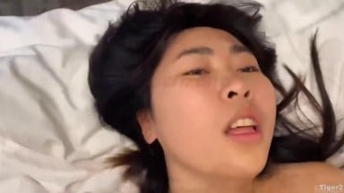 約炮大神胖Tiger 重金約戰略顯羞澀的巨乳肥臀極品炮架子 無套內射