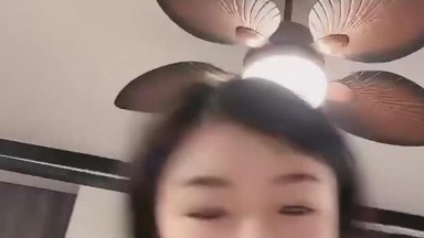 大奶漂亮小姐姐服务真到位身材超棒