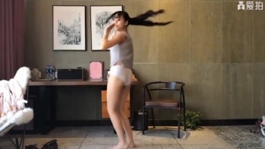 网曝事件B站很火的舞蹈区双马尾可爱美少女浆果儿全裸宅舞才艺表演流出身材没得说多套制服装