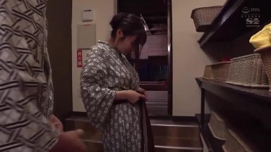 SSIS-555 [无码破解]与外表和性都最棒的情人着迷的温泉不伦旅行 梦乃爱华