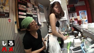 Heydouga 4017 PPV131-2 しろハメ 【裸にエプロン一丁！】本物たこ焼き屋さんで通行人にバレないように中出し！ 素人あかね 素人ゆか