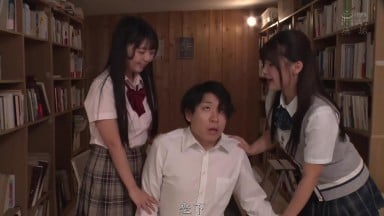 MUDR-318 擁有大吉肉棒的陰沉男生讓班上的女生為了升級效果而群聚 有加里ののか