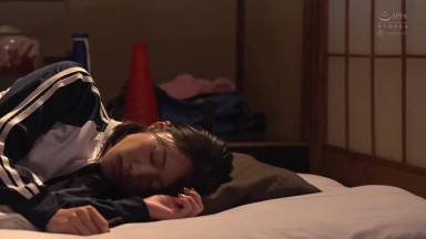 WAAA-547 田径队女生在集训期间被无良教练下春药，导致汗流浃背的激烈性爱 竹内有紀