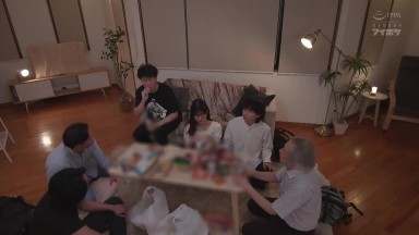 IPZZ 388 UC(中文字幕) 這不是強暴…只是在同意下做愛…對吧？和大學的好友們在家喝酒被上的巨乳美女…大家都不客氣地中出。 櫻空桃
