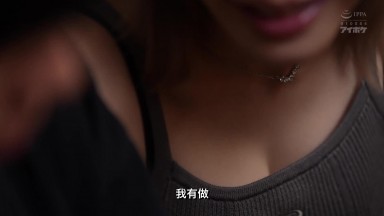 ipzz 597ch好朋友的女友香奈沒有防備的素顏太過可愛，那一晚衝動之下把她NTR 這個秘密我將永遠深埋心中 桃乃木香奈