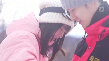 SONE-801 [无码破解]滑雪场上的发春少女 村上悠华