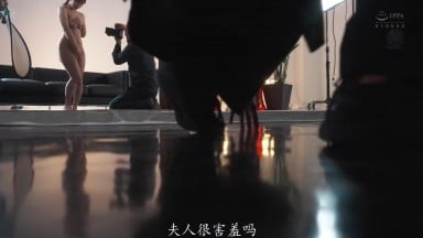 JUR-049 和上司拍摄羞耻照的妻子 小穴湿到冲动出轨的视频 全裸模特儿 桃园怜奈