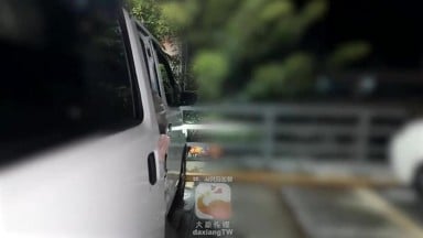 DA-82 艾悠 紫色台中 街頭訪問年輕人喝酒聚集地 遇上失戀巨乳美女初試一夜情 國產AV 台灣 中文字幕