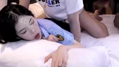 國產AV 公雞俱樂部 泰國美少女 Mia 夜晚4P淫亂來台之旅