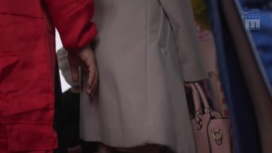 MIDA-322 在前往万圣节的人潮拥挤的电车上，穿着反向兔女郎装扮的巨乳少女 小鈴みかん