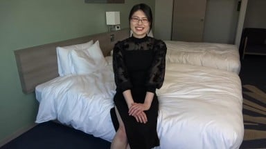 氣質眼鏡禦姐 風騷無比非常主動被操得白漿直流 第一集 自拍