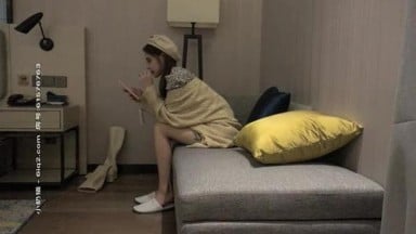 壹屌探花 極品紋身女神，蜂腰翹臀美乳魔鬼身材，沙發啪啪完美展示 探花 自拍