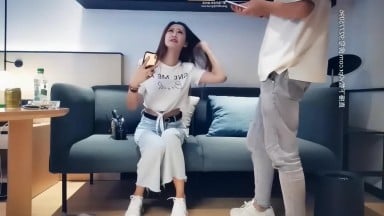 大長腿白衣妹子，口交舔背先按摩一番再開幹，騎乘上位抱著大力猛操 探花 自拍