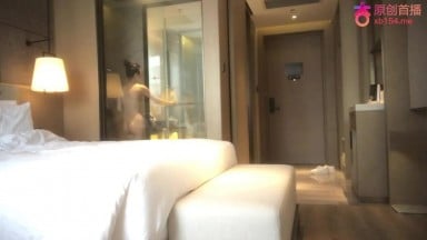 愛坤 還在上學的白虎妹子 小穴一根毛都沒有 直觀感受雞吧的進進出出 妹妹特別配合特別耐操 探花 探花國產 自拍