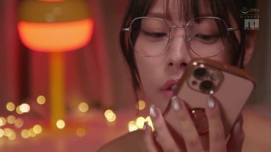 MIDA 184 無碼破解 網絡上購買的媚藥唇膏讓女上司變成淫蕩婊子 把所有的體液愛液和精液都舔得乾乾淨淨 八木奈奈