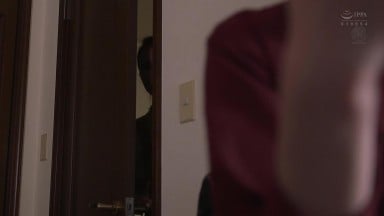 ROE-394 自拍NTR 从亲友那里误发来的“自拍视频”里出现的人是我妈 水野优香