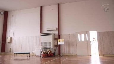 DASS-815 矮个童贞和巨女大姐姐的巨交SEX 192cm巨乳大姐姐降临 辻井穗乃果