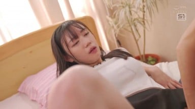 SONE-979 每天早上在公寓走廊擦肩而过的清纯女大学生 明日叶三叶