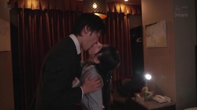 IPZZ 725[中文字幕]被天真爛漫、宛如天使的偶像誘惑，下課後在飯店背德性交好幾次，我這個經紀人已經算是失格 山田鈴奈