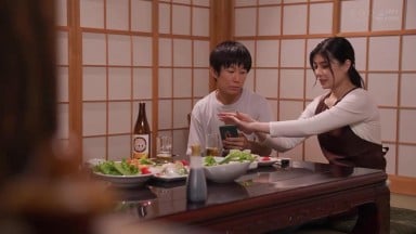 STARS-947 [无码破解]经营民宿的美丽人妻被欲求不满的住客挑逗陷入NTR性爱 神木丽