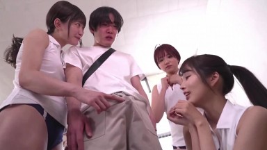 MIMK 252 (中文字幕 明明只是來送姐姐忘記的東西…卻被運動疲勞的色情大姐姐們夾擊包圍，變成痴女4P後宮狀態…！真人版