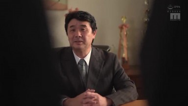 MIDV 164中字「社長！您女兒的小穴也太棒了吧！」社長女兒=我的炮友，每天都無法停止抽插她的敏感多汁小嫩穴八木奈奈