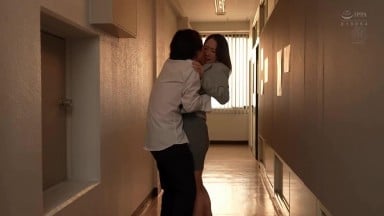 JUR-512 [新模型无码破解]把女老师睡了 不良学生把我最爱的妻子睡了 水户香奈