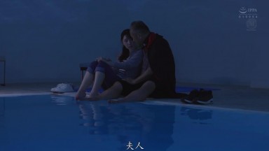 JUR-542 独家第二版！！年轻妻子爱上中年男子，上演彻底的NTR さつき芽衣