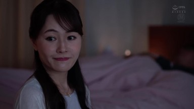 JUR-576 当我洗完澡出来时，我丈夫全家都在全家浴室群交 ももの真利奈