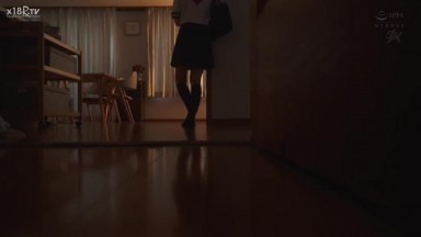 DASS 574 (中文字幕) 討厭男人的苗條美乳繼女被灌下媚藥一周。子宮痙攣，失去理智的女兒，雖然不情願，但還是開始尋求我的巨大肉棒。 東條夏