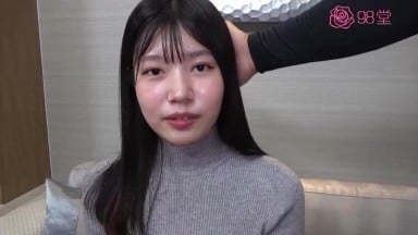 FC2PPV-4737442 【素人3Q】就读于女子名校三大名校之一 既朴素又可爱的白皙