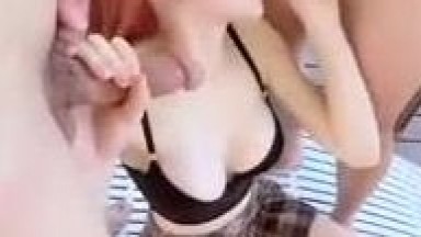 性感美麗的大奶妹被我們當肉穴玩具狠狠玩弄 寬哥