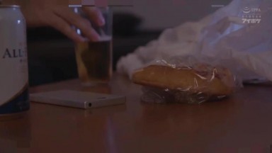 IPX 398] 出差住同房NTR 被上司內射一晚上的女社員 楓可憐