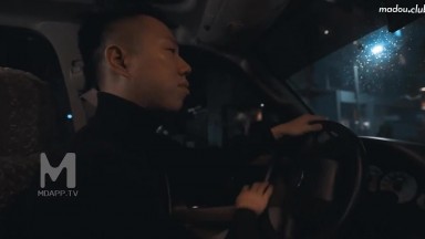 MD0125-阿姨我不想努力了 性感富婆勾搭年轻小伙