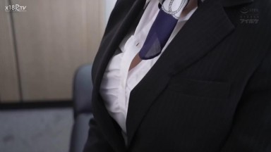 IPZZ 777 (中文字幕) 在飛行後的住宿地，與變態腳 fetish 機長沉溺於汗流浹背的舌吻性交的美腿連褲襪空姐 藤咲舞