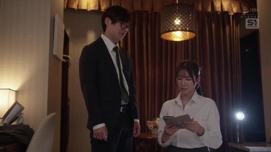 SNOS-095 总是偷瞄我胸部的死阴沉部下，出差时居然被迫和他同房 木村愛心