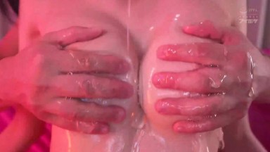 IPZZ 802 [自提徵用]美麗女神首次顏射解禁，精液噴滿臉和巨乳，雞巴輪流頂進小穴狂幹到高潮噴水後射臉上 楓可憐