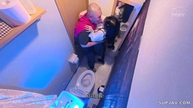 IPZZ 811[中文字幕]清純系偶像女友在慶功宴喝到爛醉，瘋狂吃工作人員雞雞，化身淫蕩婊子！？ 社群網路隨時會被炎上的NTR影片 山田鈴奈