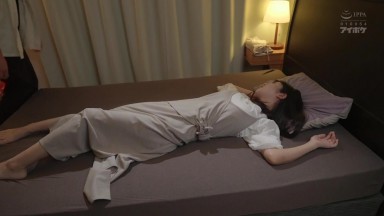 IPZZ-813 我的女朋友来东京上学，参加联谊时被当成炮友群P 脱衣后凄惨事败露竟如此轻易 坂井美桜