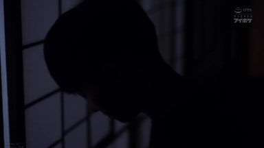 IPZZ-503 [新模型无码破解]夏末汗流浃背的性爱：我的表妹已为人妻，她毫无防备的性感魅力让我失去控制 明里紬