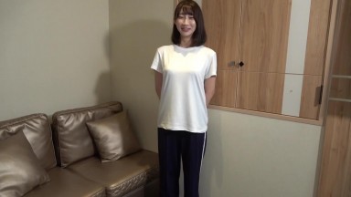 FC2PPV-4833053 在大型企业工作的丸之内OL 拥有白皙的肌肤 丰满的胸部和纤细的身材