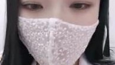 性感騷貨老師誘惑還在補習的學生摸奶子