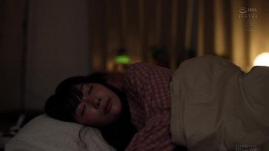 JUQ-880 [新模型无码破解]背着妻子和散慢的小姨子快速无套中出 明里紬