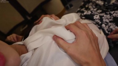 MFYD-109 「射在里面，就今晚一次。」小宫薰初次内射，素颜高潮不断的出轨约会 小宮かおる