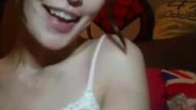 香港巨乳人妻網紅自摸露乳頭流出