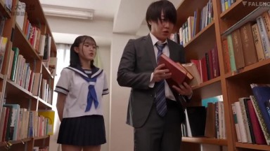 FNS 174 無碼 中文 [AI解碼版]我抵擋不住我那勤奮安靜的學生越來越大膽的偷拍內褲行為的誘惑，放學後在情侶酒店和她發生了瘋狂的性關係……生田紗奈