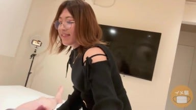 FC2PPV-4868483-我和朋友的妻子进行了非常亲密的性爱，并进行了体内射精性爱。