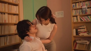 MIDV 855 UC(中文字幕) 總是用標準語的雛乃老師，發情後用方言淫語搞痴女玩法，不管女友就在附近讓人榨精14發的巨乳女教師 博多腔卑語NTR 九野雛乃