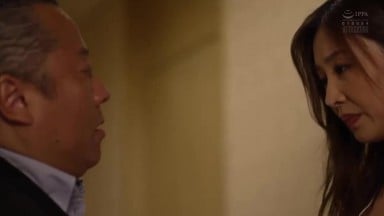 [中文字幕][无码破解]ADN-684 [双耳录音，最大程度沉浸其中！ ]一天晚上，他与一名已婚妇女和她的下属同住一间房，他们互相凝视并发生性关系，下属在他耳边低语，距离他很近，他可以听到她的呼吸 夏目彩春