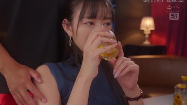SNOS-150 [新模型无码破解]黑丝美腿体育主播无法拒绝电视台将她指派给当红格斗家 被蛮力串刺活塞运动 明日叶三叶